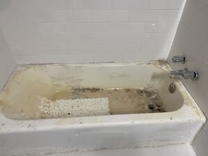 Before and After Bathtub Reglazing in Allen, TX (1)