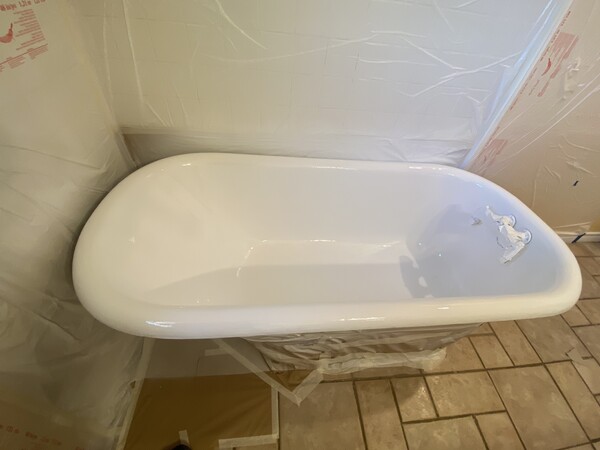 Before and After Bathtub Reglazing in Frisco, TX (3)